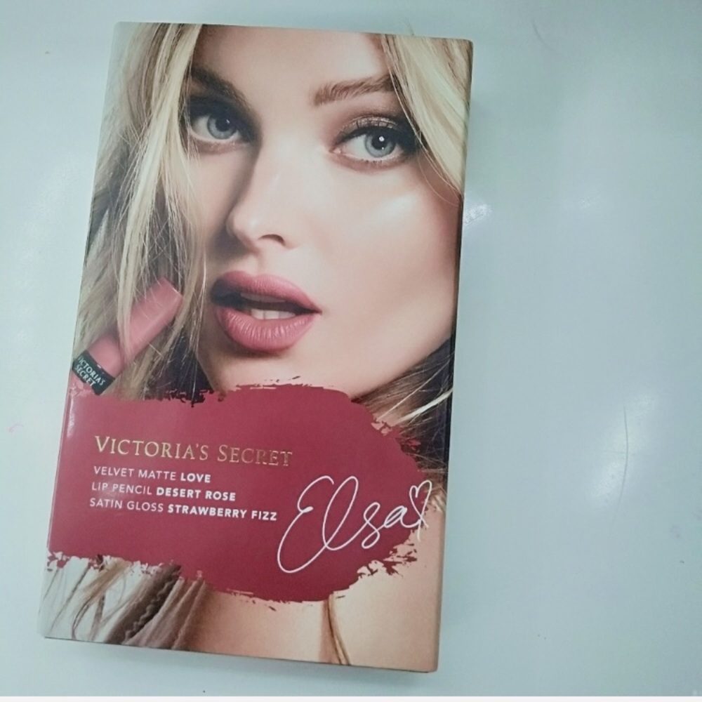 Victoria's Secret Elsa Lip Kit lipstick Christmas